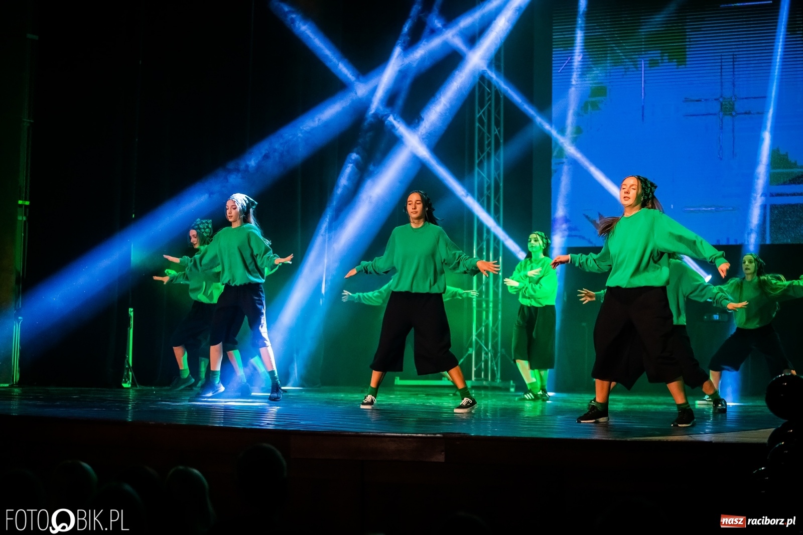 Zdjęcie w galerii na portalu naszraciborz.pl: Jubileuszowa gala zespołu tanecznego Skaza w Raciborskim Centrum Kultury wiadomości z regionu