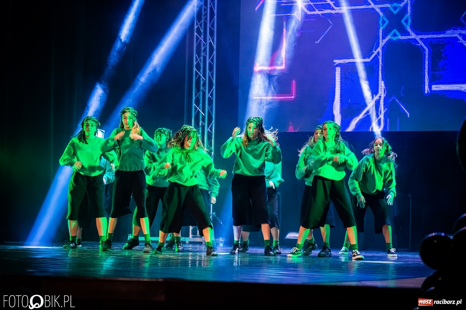 Zdjęcie w galerii na portalu naszraciborz.pl: Jubileuszowa gala zespołu tanecznego Skaza w Raciborskim Centrum Kultury wiadomości z regionu