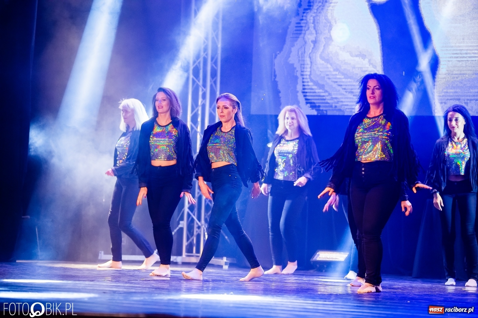 Zdjęcie w galerii na portalu naszraciborz.pl: Jubileuszowa gala zespołu tanecznego Skaza w Raciborskim Centrum Kultury wiadomości z regionu