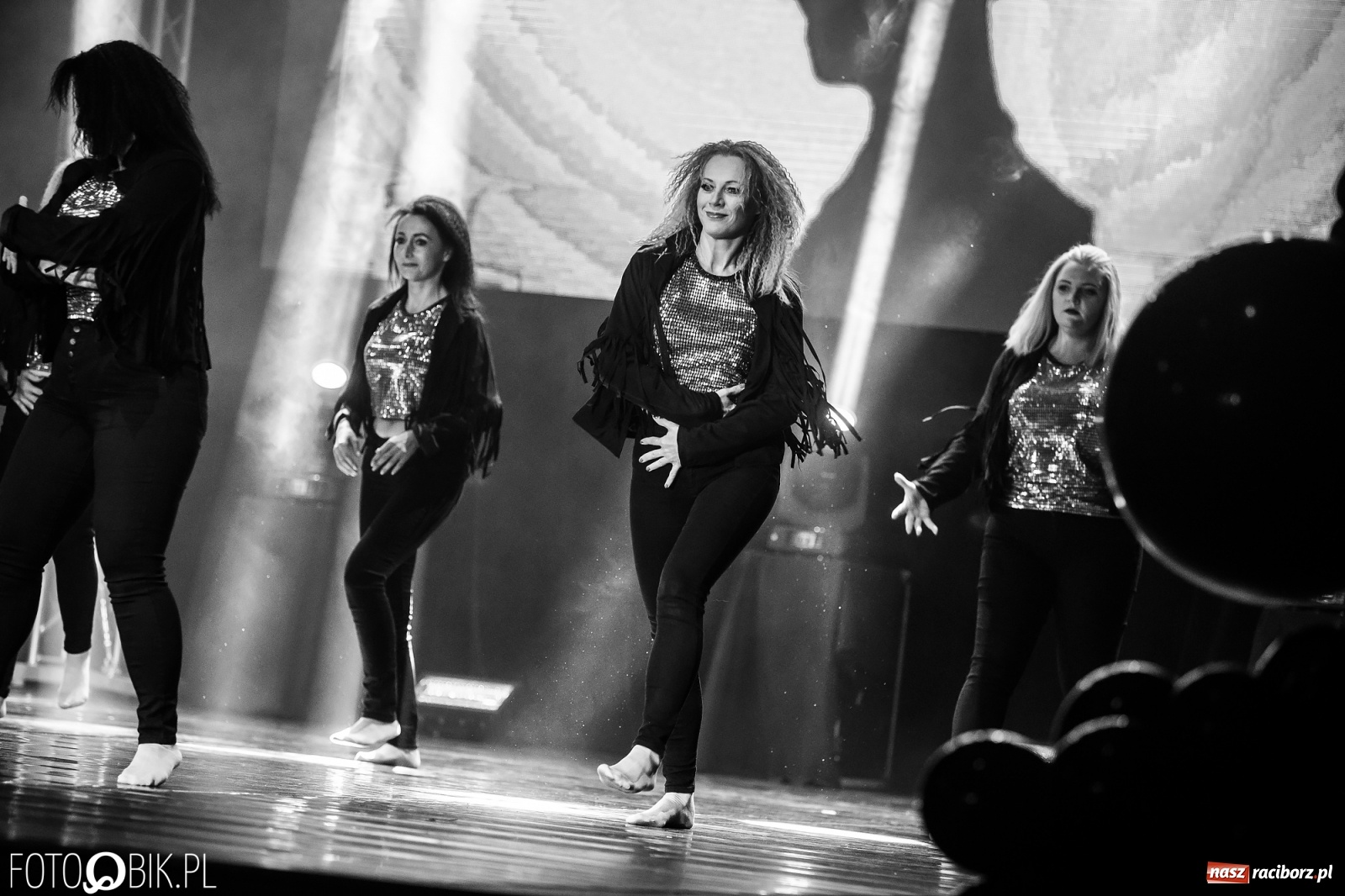 Zdjęcie w galerii na portalu naszraciborz.pl: Jubileuszowa gala zespołu tanecznego Skaza w Raciborskim Centrum Kultury wiadomości z regionu