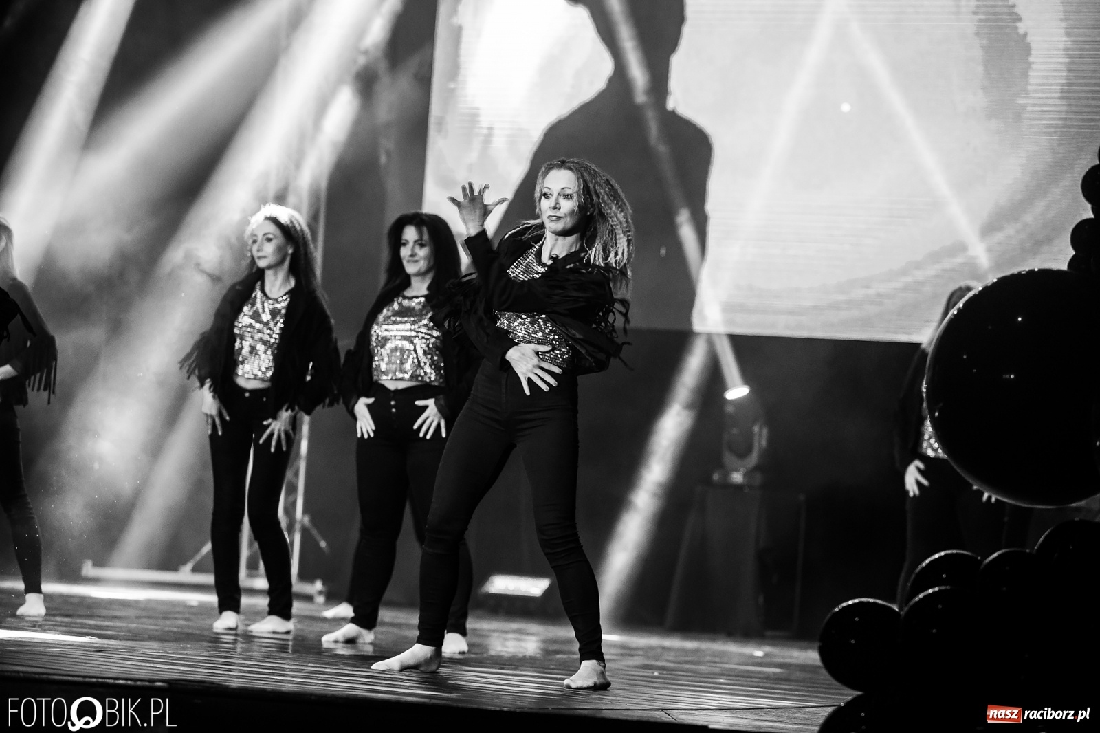 Zdjęcie w galerii na portalu naszraciborz.pl: Jubileuszowa gala zespołu tanecznego Skaza w Raciborskim Centrum Kultury wiadomości z regionu