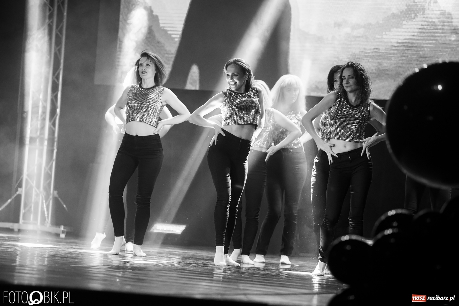 Zdjęcie w galerii na portalu naszraciborz.pl: Jubileuszowa gala zespołu tanecznego Skaza w Raciborskim Centrum Kultury wiadomości z regionu