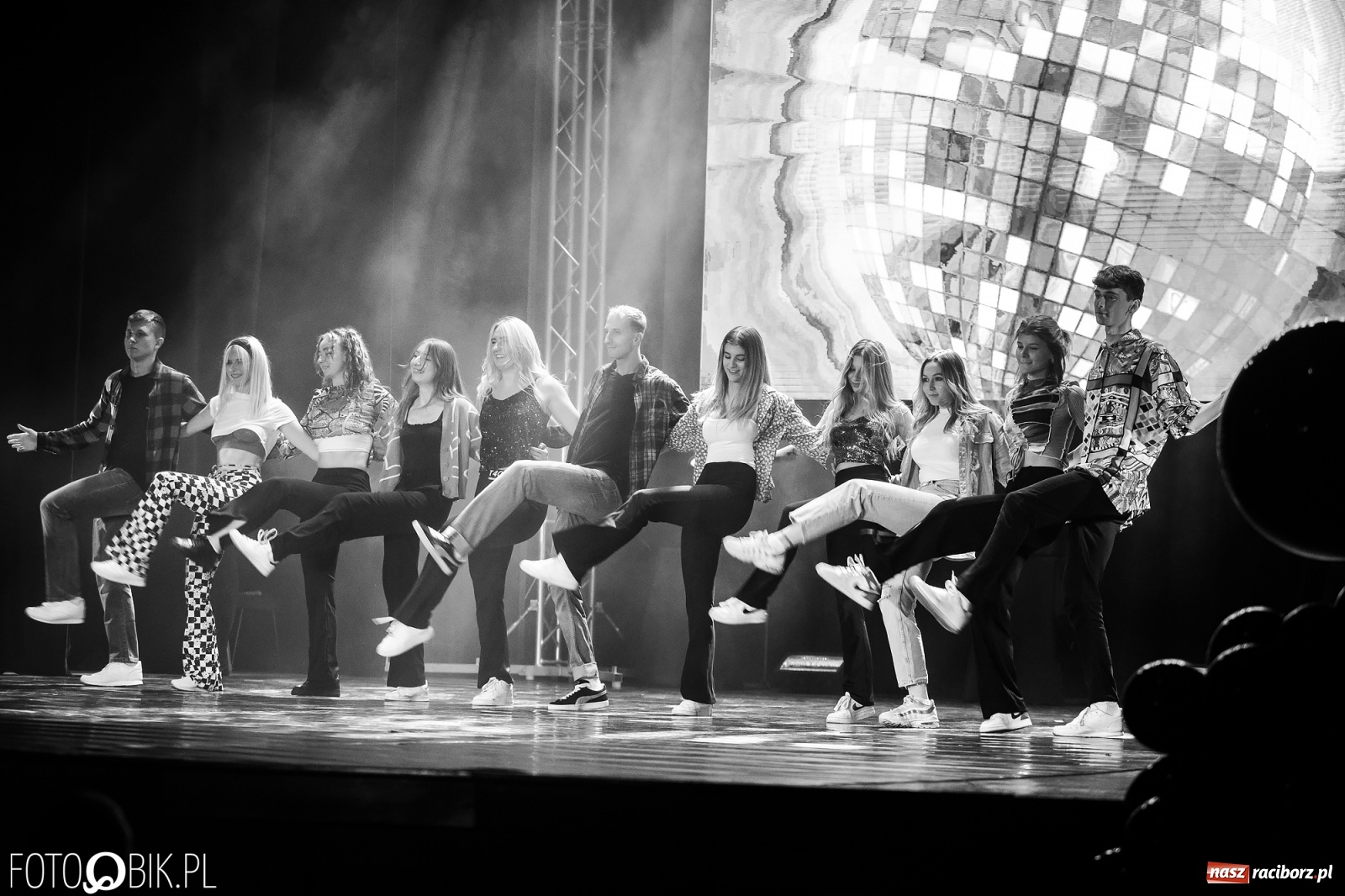 Zdjęcie w galerii na portalu naszraciborz.pl: Jubileuszowa gala zespołu tanecznego Skaza w Raciborskim Centrum Kultury wiadomości z regionu