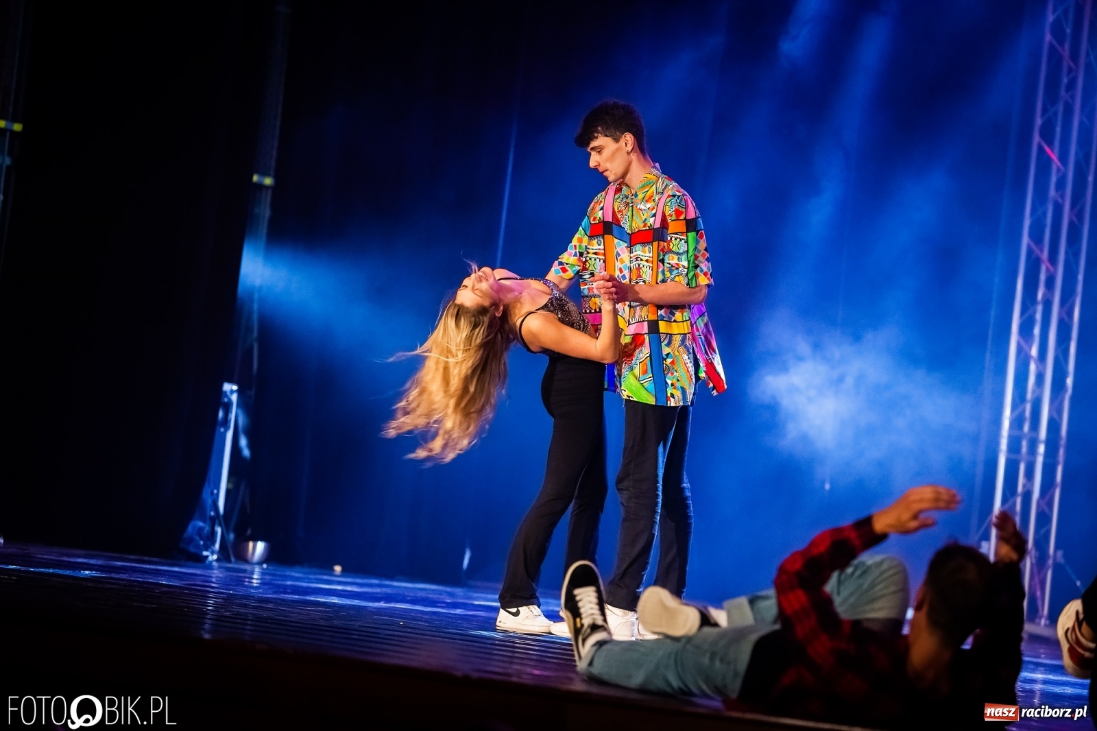 Zdjęcie w galerii na portalu naszraciborz.pl: Jubileuszowa gala zespołu tanecznego Skaza w Raciborskim Centrum Kultury wiadomości z regionu