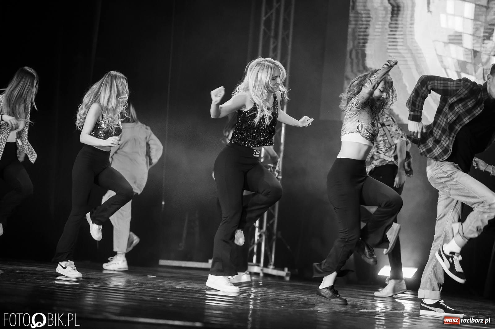 Zdjęcie w galerii na portalu naszraciborz.pl: Jubileuszowa gala zespołu tanecznego Skaza w Raciborskim Centrum Kultury wiadomości z regionu