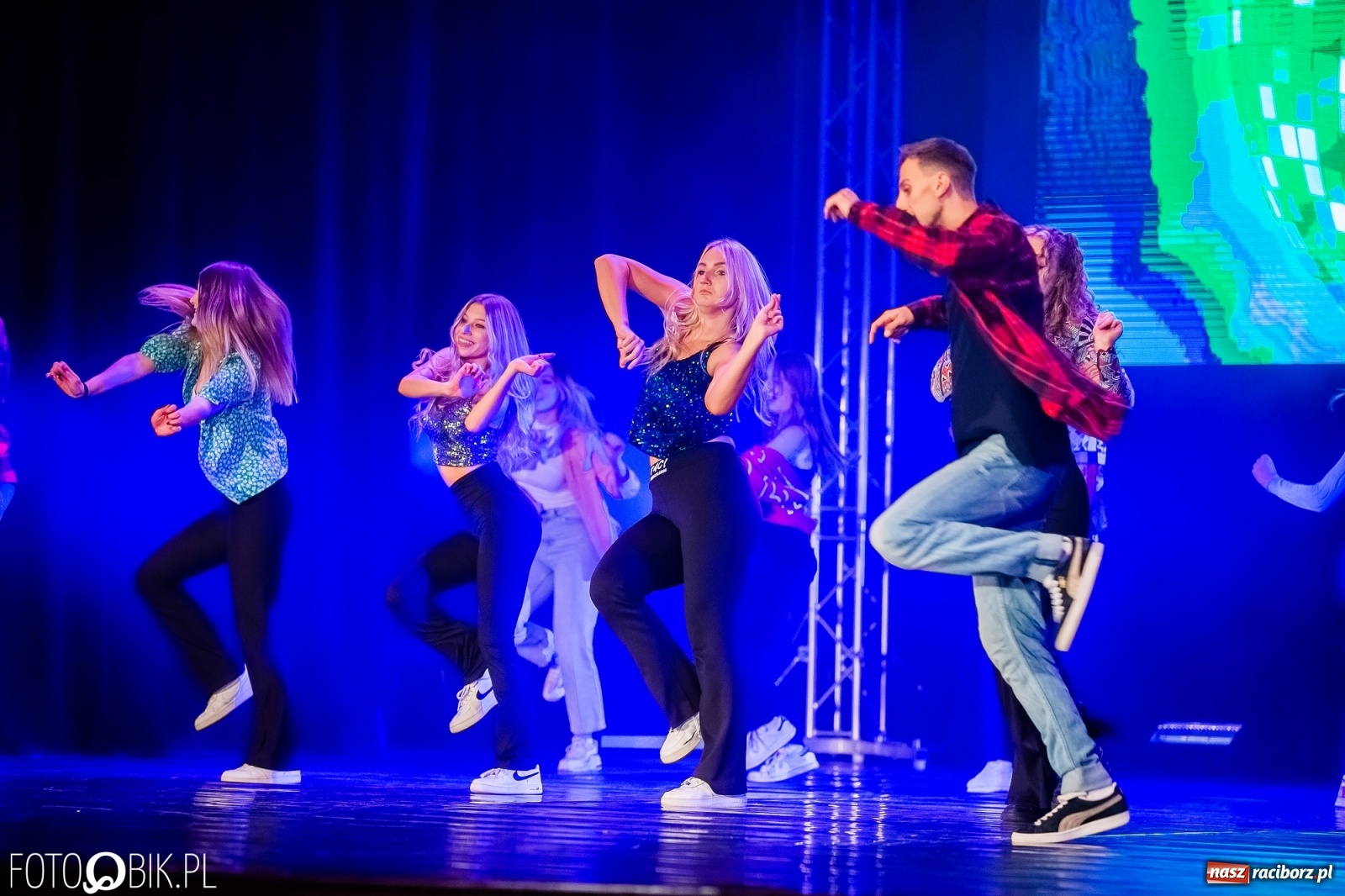 Zdjęcie w galerii na portalu naszraciborz.pl: Jubileuszowa gala zespołu tanecznego Skaza w Raciborskim Centrum Kultury wiadomości z regionu