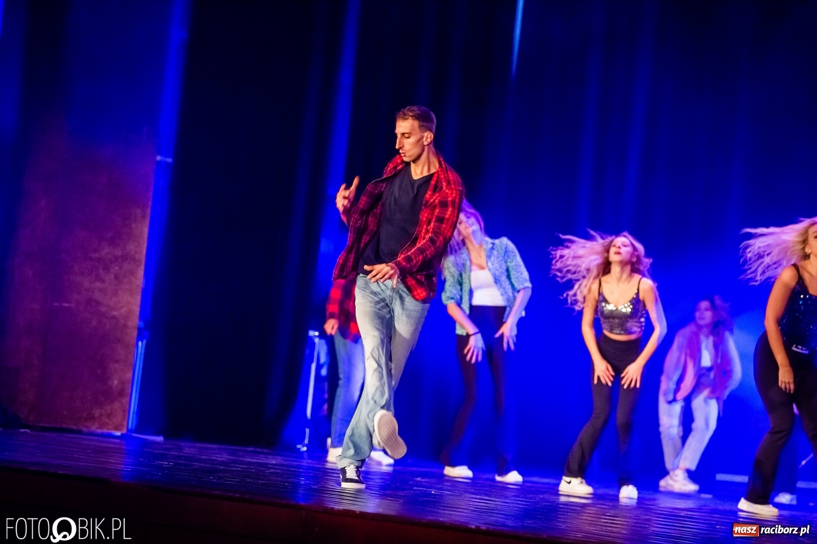 Zdjęcie w galerii na portalu naszraciborz.pl: Jubileuszowa gala zespołu tanecznego Skaza w Raciborskim Centrum Kultury wiadomości z regionu