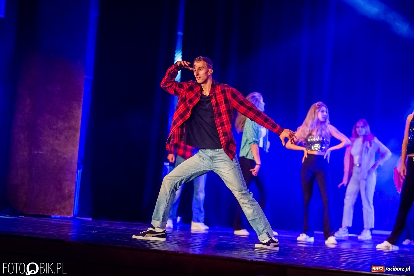 Zdjęcie w galerii na portalu naszraciborz.pl: Jubileuszowa gala zespołu tanecznego Skaza w Raciborskim Centrum Kultury wiadomości z regionu