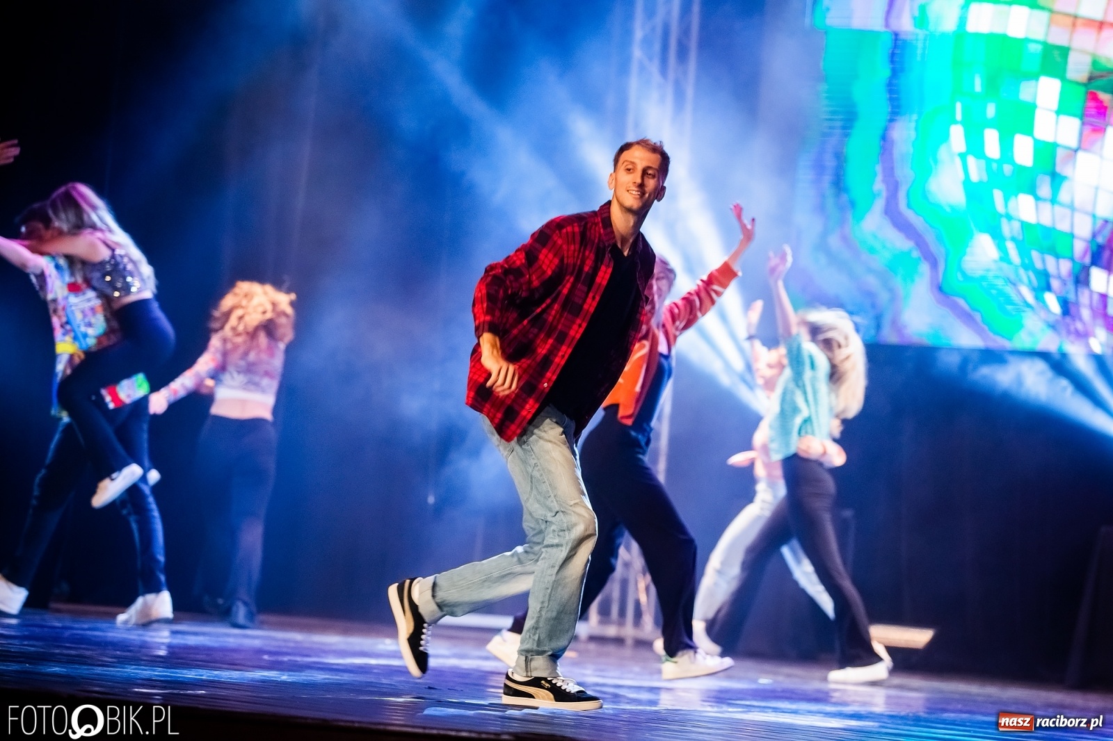 Zdjęcie w galerii na portalu naszraciborz.pl: Jubileuszowa gala zespołu tanecznego Skaza w Raciborskim Centrum Kultury wiadomości z regionu