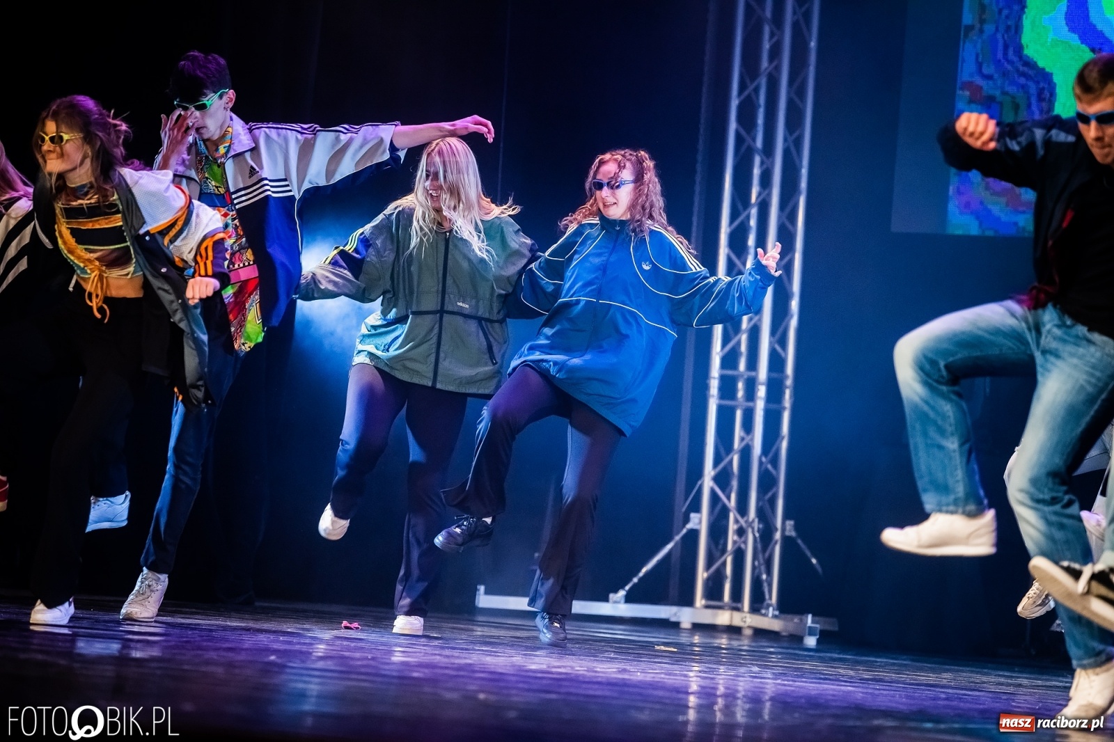 Zdjęcie w galerii na portalu naszraciborz.pl: Jubileuszowa gala zespołu tanecznego Skaza w Raciborskim Centrum Kultury wiadomości z regionu