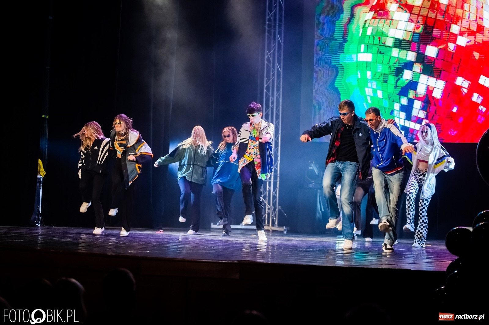 Zdjęcie w galerii na portalu naszraciborz.pl: Jubileuszowa gala zespołu tanecznego Skaza w Raciborskim Centrum Kultury wiadomości z regionu