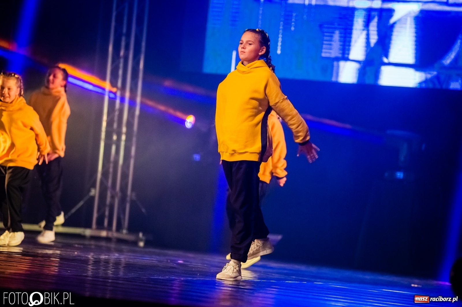 Zdjęcie w galerii na portalu naszraciborz.pl: Jubileuszowa gala zespołu tanecznego Skaza w Raciborskim Centrum Kultury wiadomości z regionu