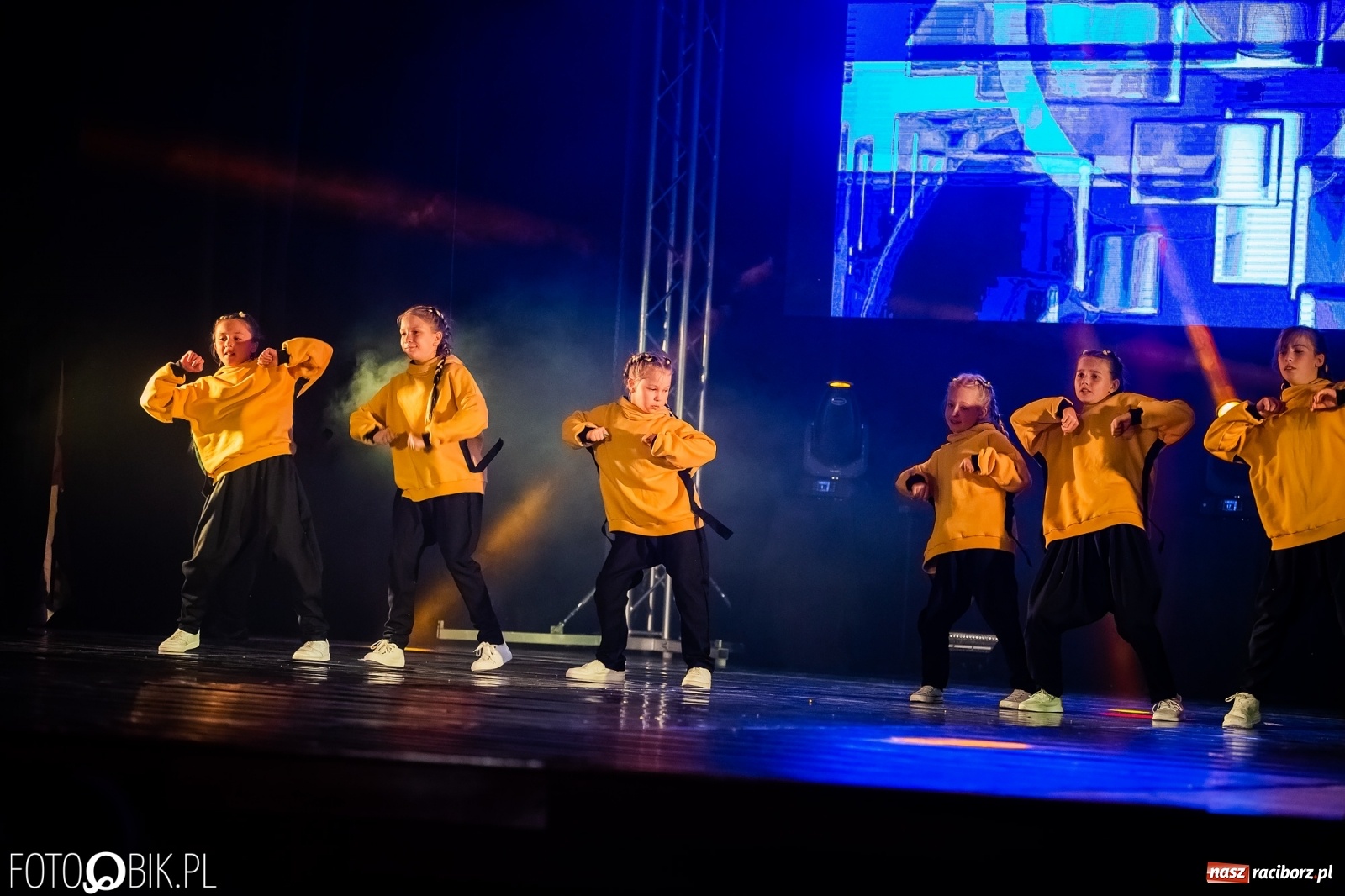 Zdjęcie w galerii na portalu naszraciborz.pl: Jubileuszowa gala zespołu tanecznego Skaza w Raciborskim Centrum Kultury wiadomości z regionu