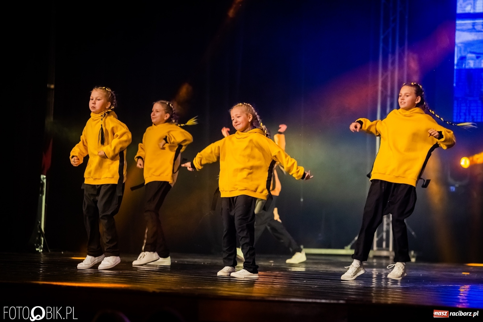 Zdjęcie w galerii na portalu naszraciborz.pl: Jubileuszowa gala zespołu tanecznego Skaza w Raciborskim Centrum Kultury wiadomości z regionu