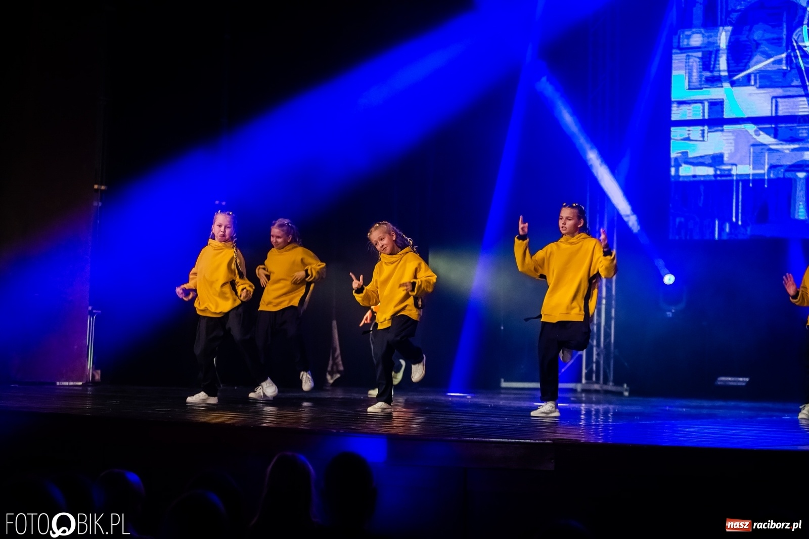 Zdjęcie w galerii na portalu naszraciborz.pl: Jubileuszowa gala zespołu tanecznego Skaza w Raciborskim Centrum Kultury wiadomości z regionu