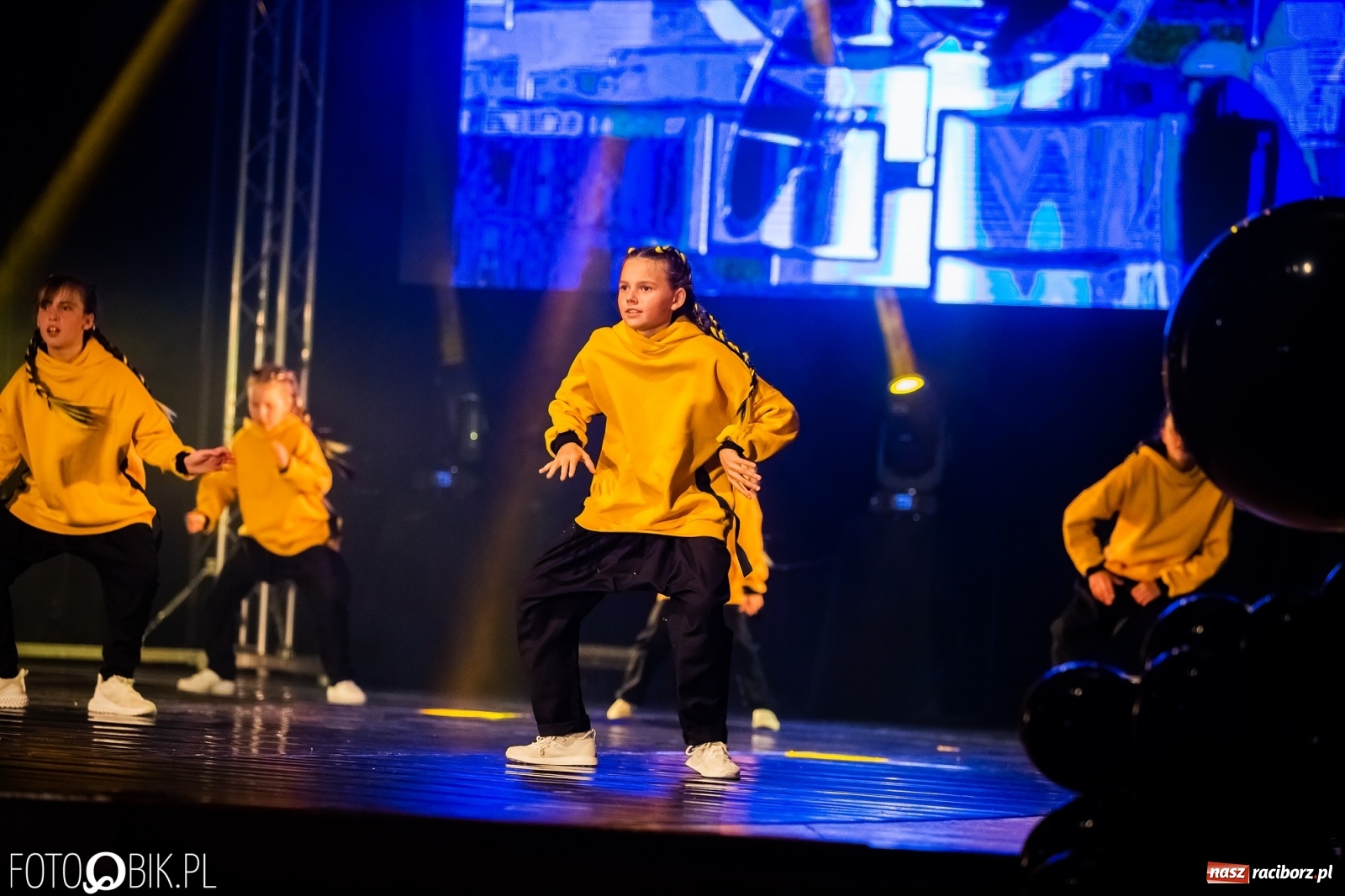 Zdjęcie w galerii na portalu naszraciborz.pl: Jubileuszowa gala zespołu tanecznego Skaza w Raciborskim Centrum Kultury wiadomości z regionu