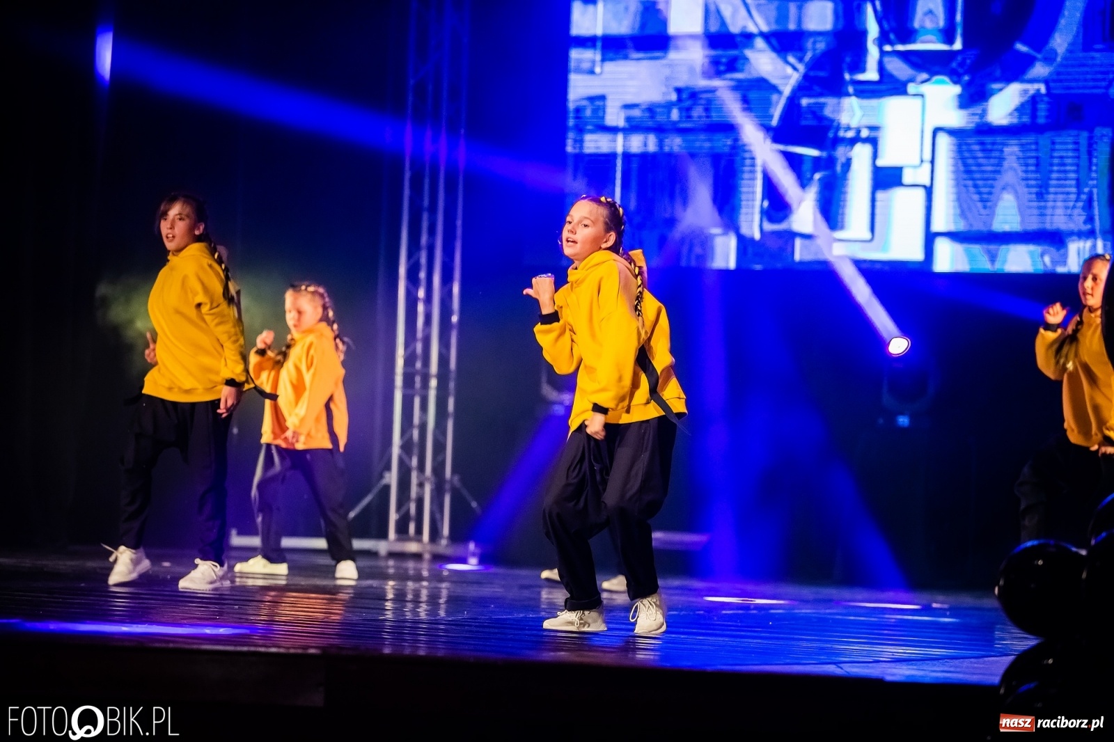 Zdjęcie w galerii na portalu naszraciborz.pl: Jubileuszowa gala zespołu tanecznego Skaza w Raciborskim Centrum Kultury wiadomości z regionu