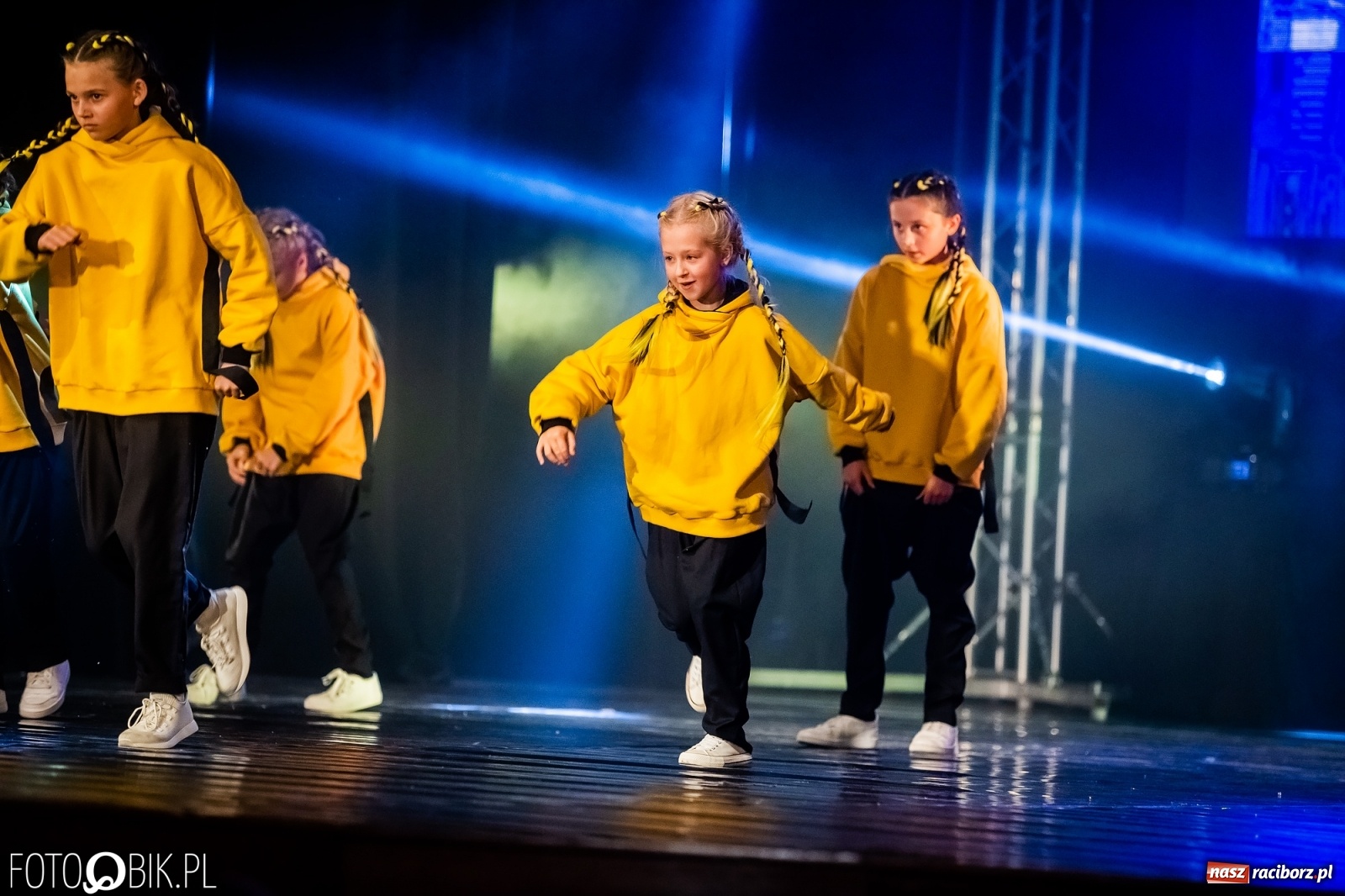 Zdjęcie w galerii na portalu naszraciborz.pl: Jubileuszowa gala zespołu tanecznego Skaza w Raciborskim Centrum Kultury wiadomości z regionu