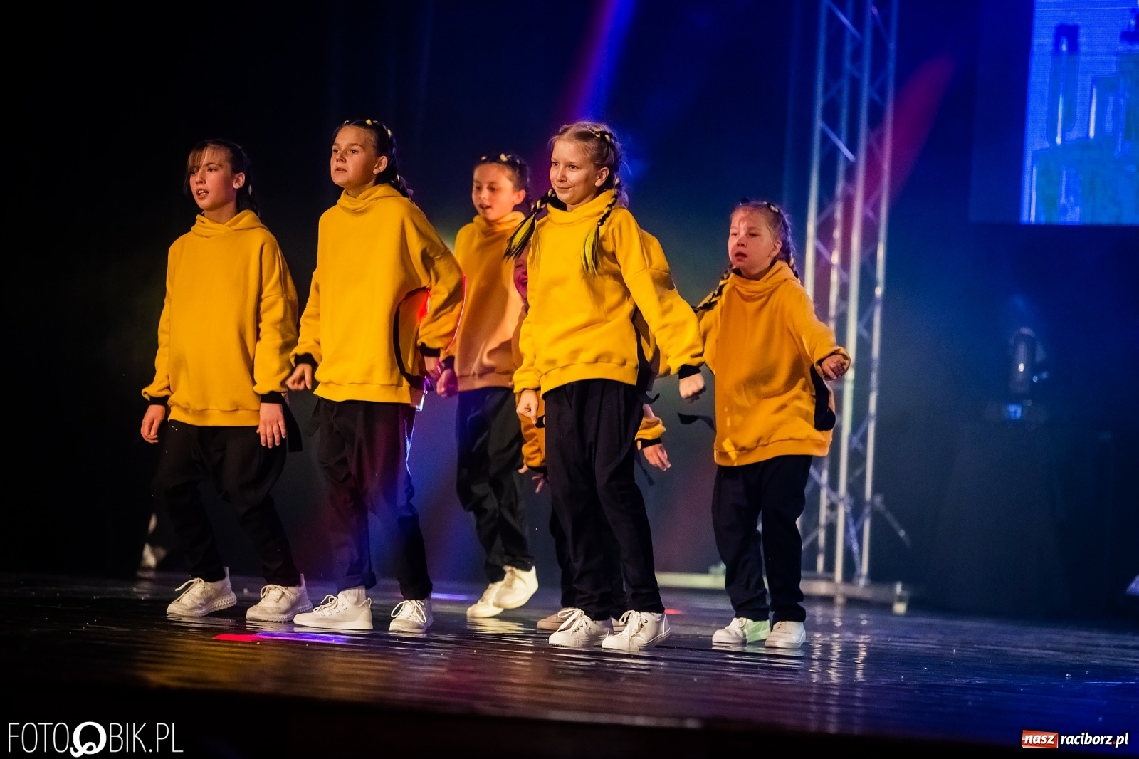 Zdjęcie w galerii na portalu naszraciborz.pl: Jubileuszowa gala zespołu tanecznego Skaza w Raciborskim Centrum Kultury wiadomości z regionu