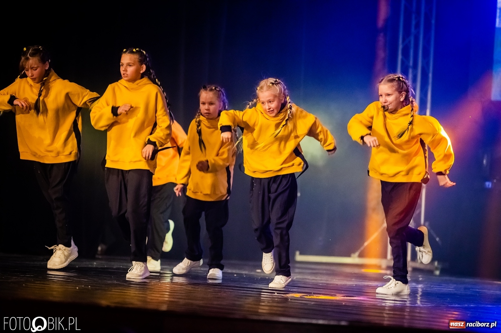 Zdjęcie w galerii na portalu naszraciborz.pl: Jubileuszowa gala zespołu tanecznego Skaza w Raciborskim Centrum Kultury wiadomości z regionu