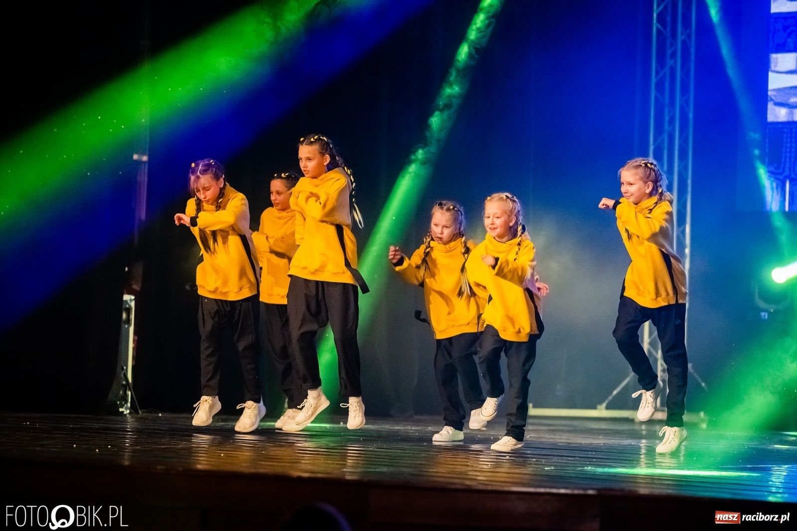 Zdjęcie w galerii na portalu naszraciborz.pl: Jubileuszowa gala zespołu tanecznego Skaza w Raciborskim Centrum Kultury wiadomości z regionu