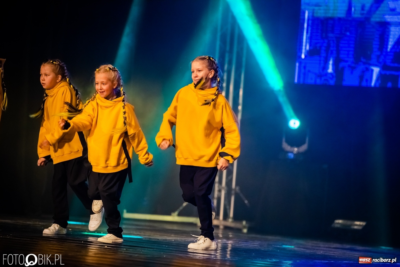 Zdjęcie w galerii na portalu naszraciborz.pl: Jubileuszowa gala zespołu tanecznego Skaza w Raciborskim Centrum Kultury wiadomości z regionu