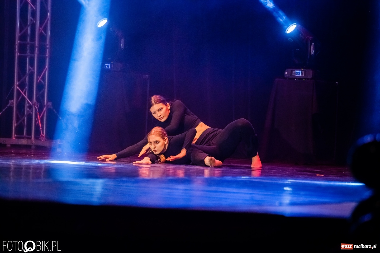 Zdjęcie w galerii na portalu naszraciborz.pl: Jubileuszowa gala zespołu tanecznego Skaza w Raciborskim Centrum Kultury wiadomości z regionu