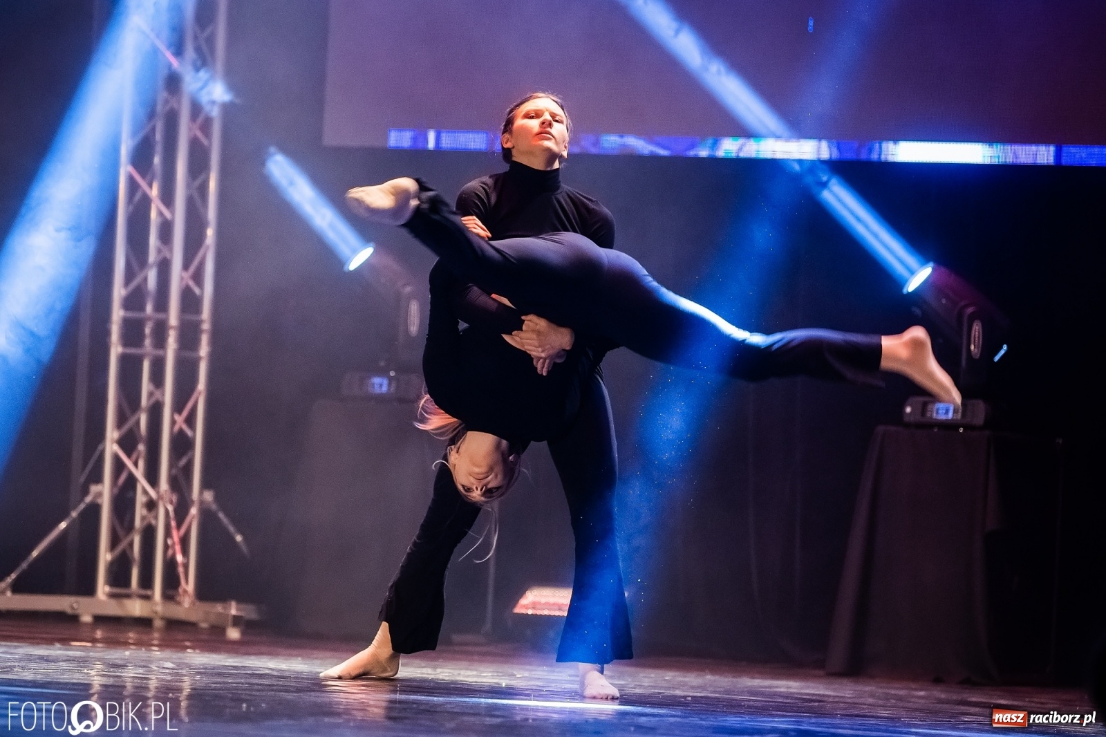 Zdjęcie w galerii na portalu naszraciborz.pl: Jubileuszowa gala zespołu tanecznego Skaza w Raciborskim Centrum Kultury wiadomości z regionu