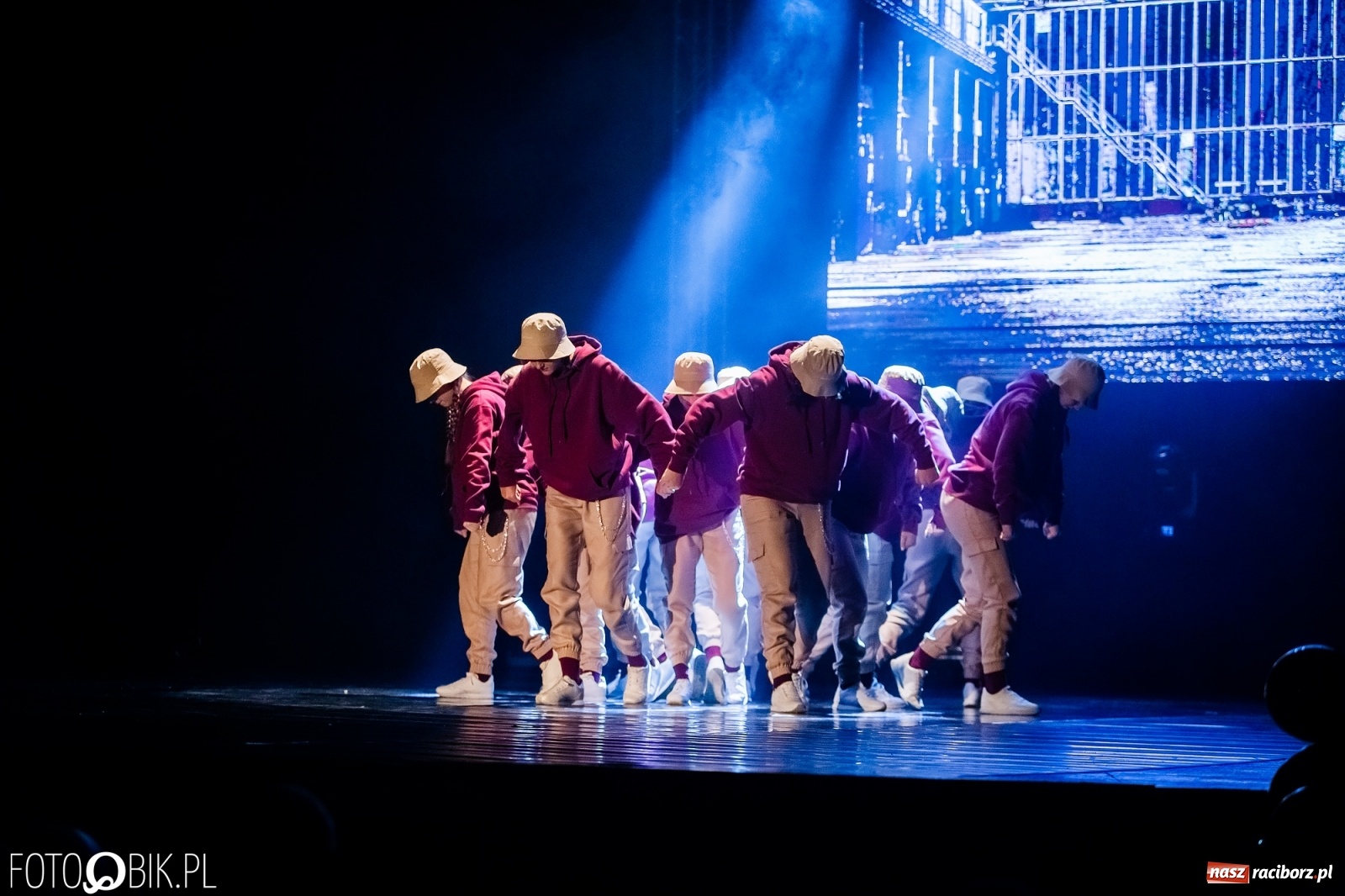 Zdjęcie w galerii na portalu naszraciborz.pl: Jubileuszowa gala zespołu tanecznego Skaza w Raciborskim Centrum Kultury wiadomości z regionu