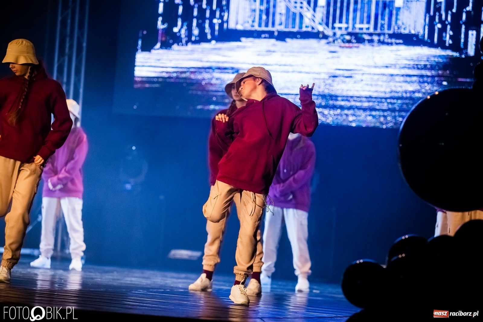 Zdjęcie w galerii na portalu naszraciborz.pl: Jubileuszowa gala zespołu tanecznego Skaza w Raciborskim Centrum Kultury wiadomości z regionu