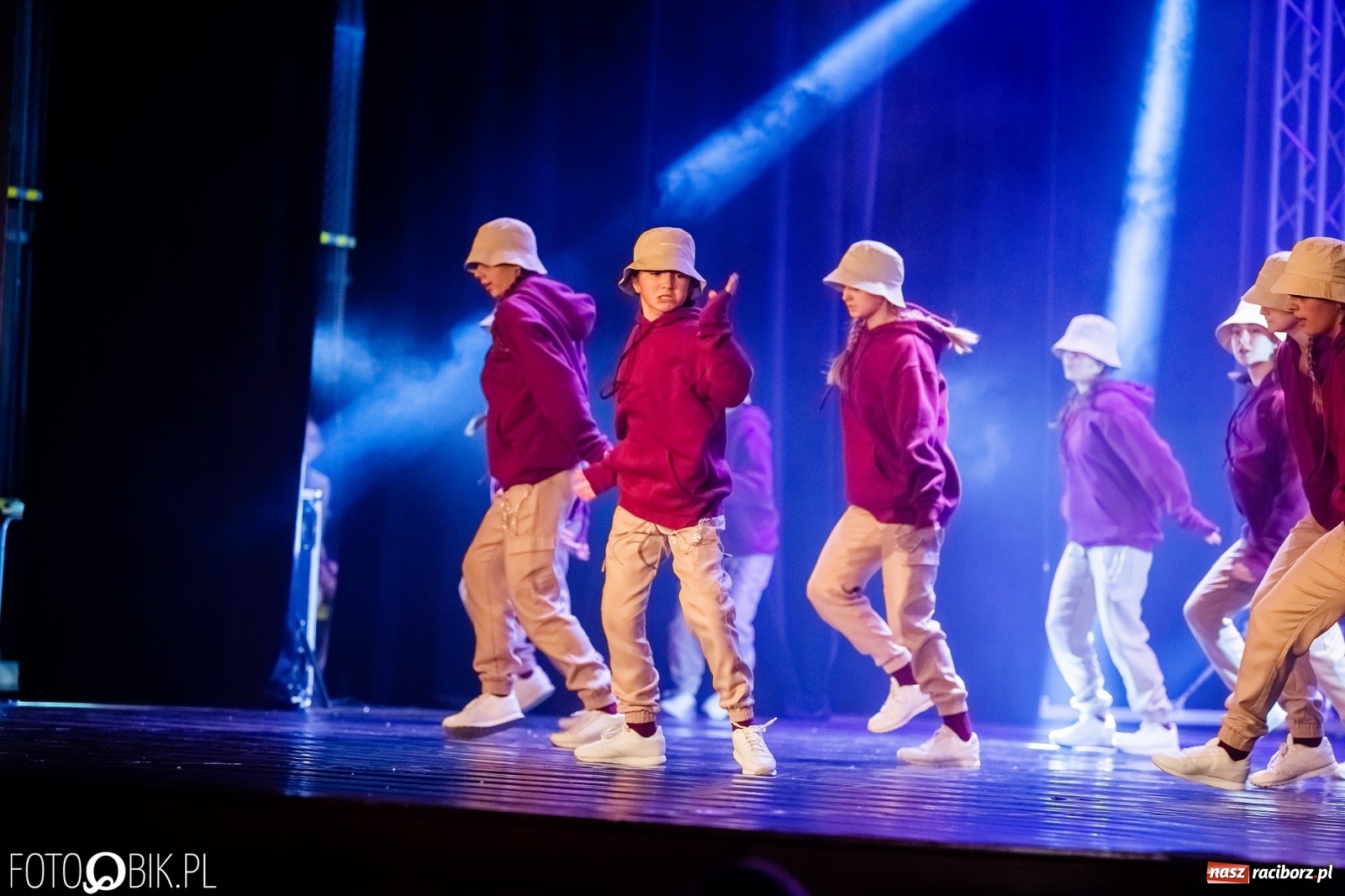 Zdjęcie w galerii na portalu naszraciborz.pl: Jubileuszowa gala zespołu tanecznego Skaza w Raciborskim Centrum Kultury wiadomości z regionu