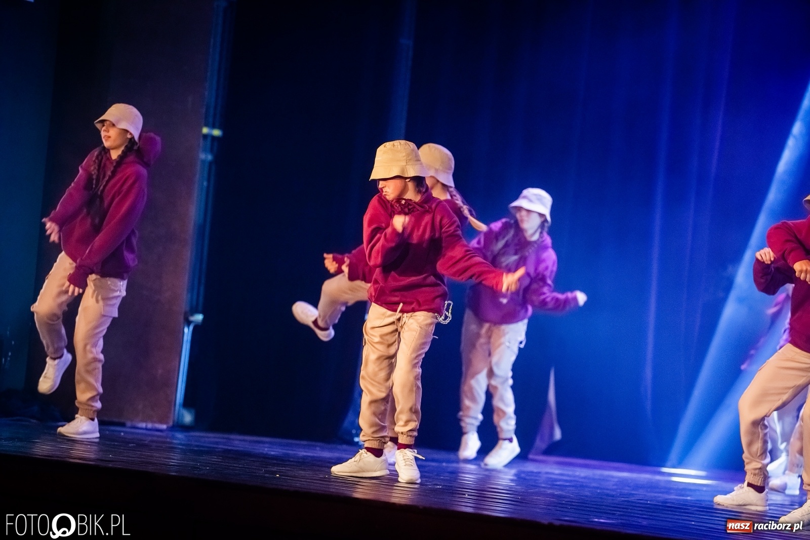 Zdjęcie w galerii na portalu naszraciborz.pl: Jubileuszowa gala zespołu tanecznego Skaza w Raciborskim Centrum Kultury wiadomości z regionu