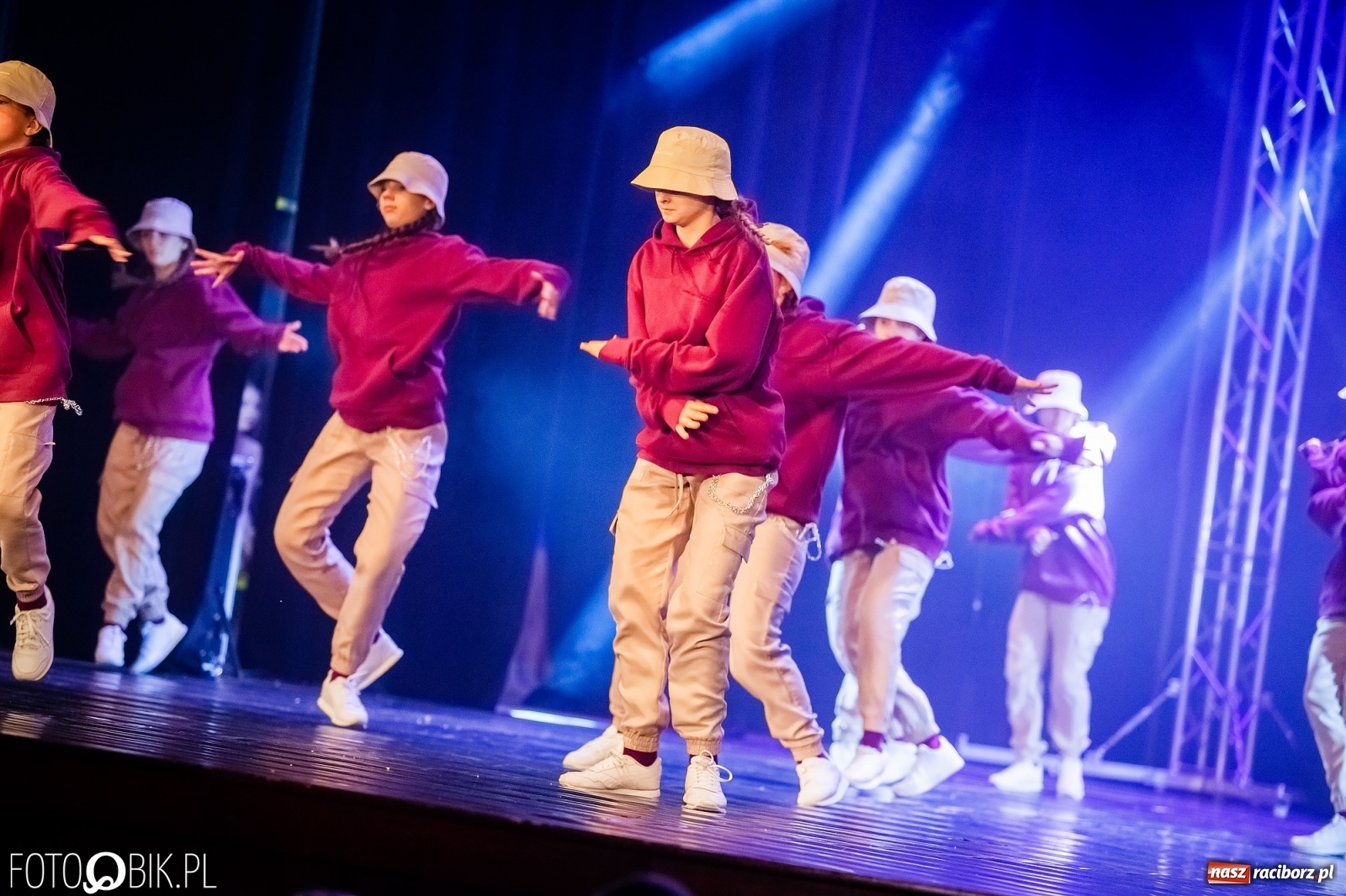Zdjęcie w galerii na portalu naszraciborz.pl: Jubileuszowa gala zespołu tanecznego Skaza w Raciborskim Centrum Kultury wiadomości z regionu