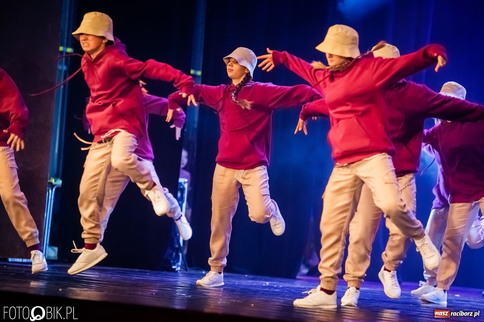 Zdjęcie w galerii na portalu naszraciborz.pl: Jubileuszowa gala zespołu tanecznego Skaza w Raciborskim Centrum Kultury wiadomości z regionu