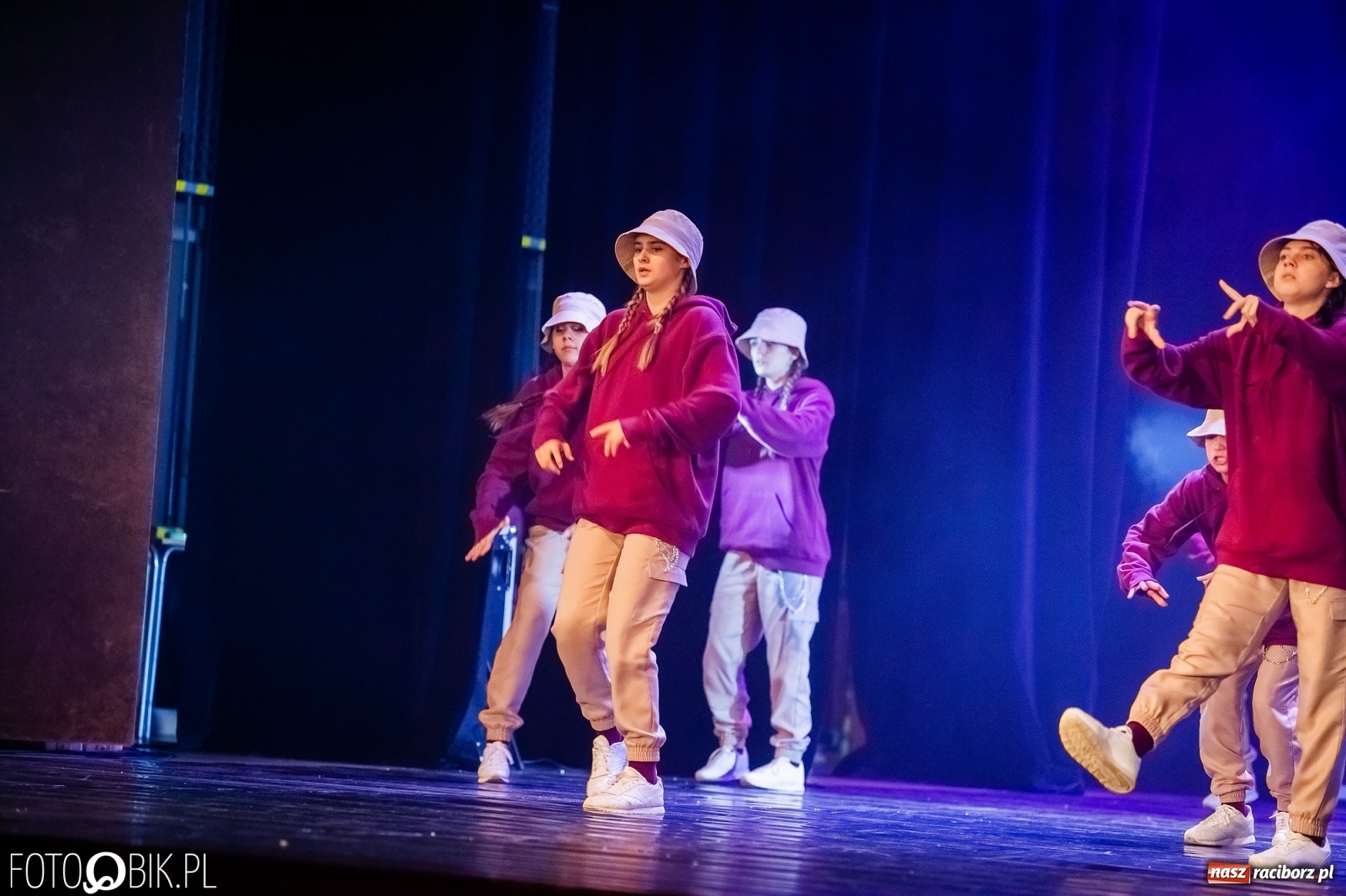 Zdjęcie w galerii na portalu naszraciborz.pl: Jubileuszowa gala zespołu tanecznego Skaza w Raciborskim Centrum Kultury wiadomości z regionu