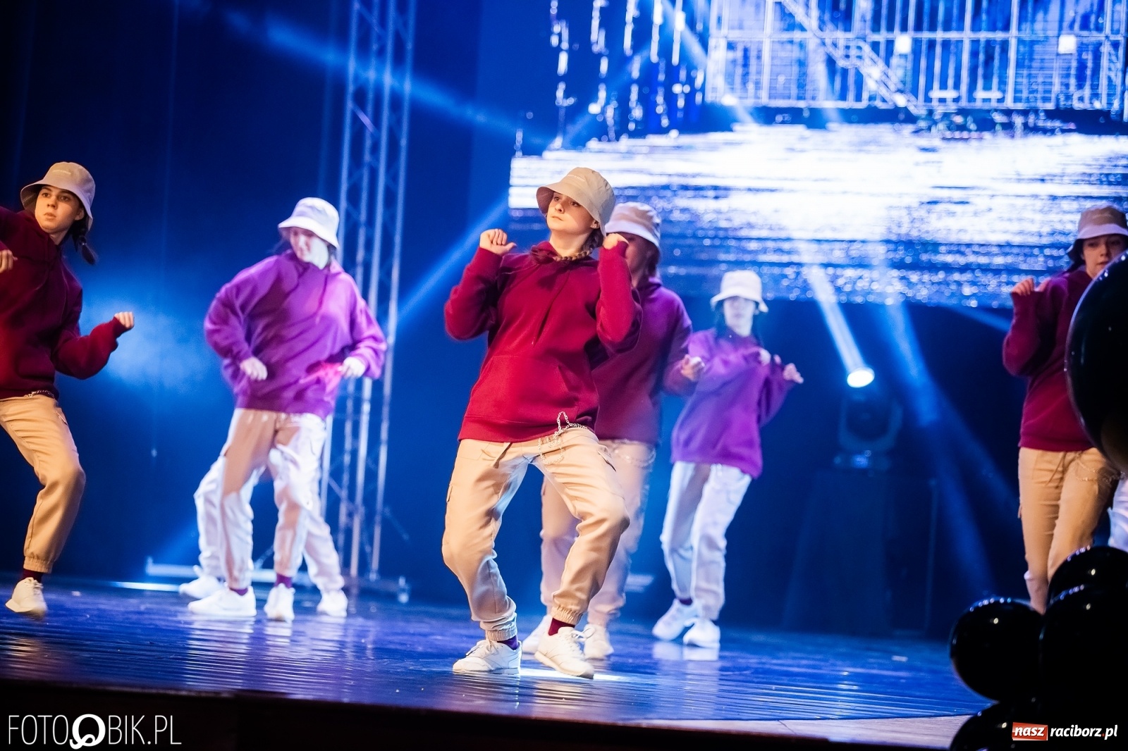 Zdjęcie w galerii na portalu naszraciborz.pl: Jubileuszowa gala zespołu tanecznego Skaza w Raciborskim Centrum Kultury wiadomości z regionu