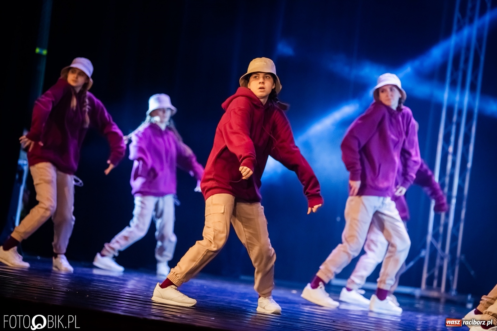 Zdjęcie w galerii na portalu naszraciborz.pl: Jubileuszowa gala zespołu tanecznego Skaza w Raciborskim Centrum Kultury wiadomości z regionu