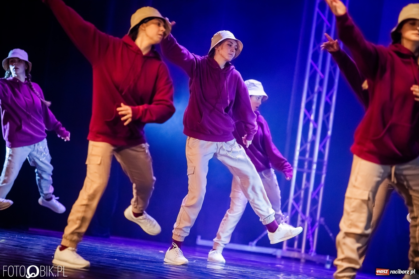 Zdjęcie w galerii na portalu naszraciborz.pl: Jubileuszowa gala zespołu tanecznego Skaza w Raciborskim Centrum Kultury wiadomości z regionu