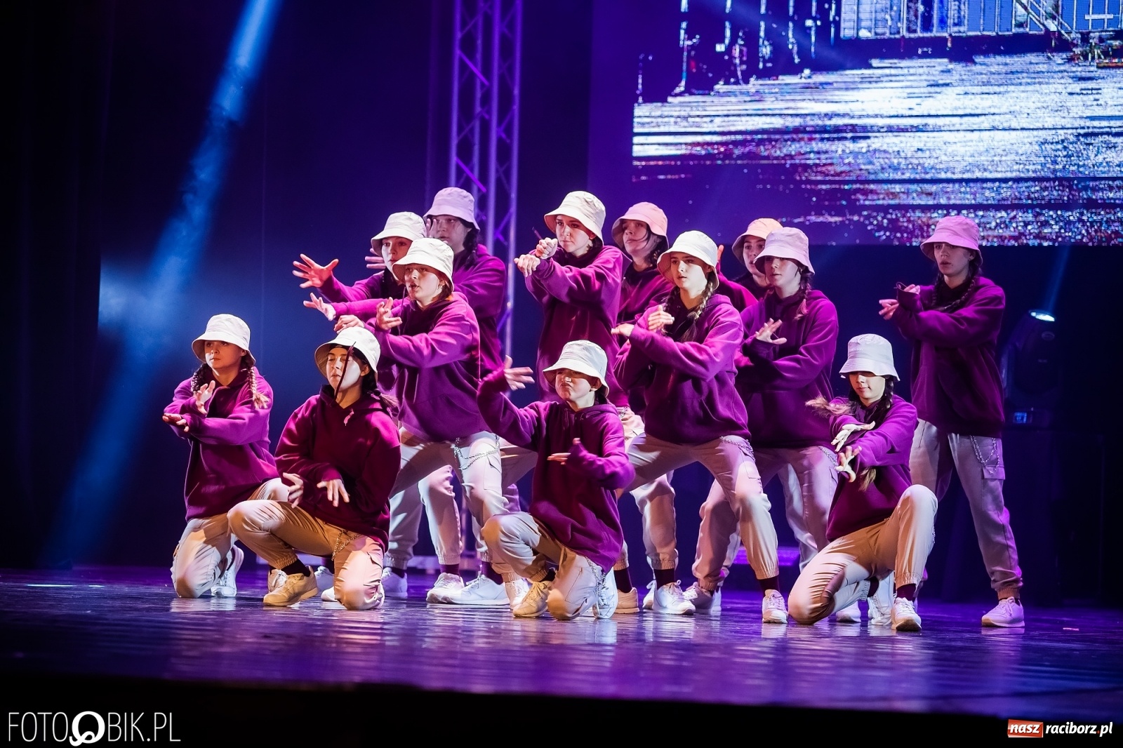 Zdjęcie w galerii na portalu naszraciborz.pl: Jubileuszowa gala zespołu tanecznego Skaza w Raciborskim Centrum Kultury wiadomości z regionu