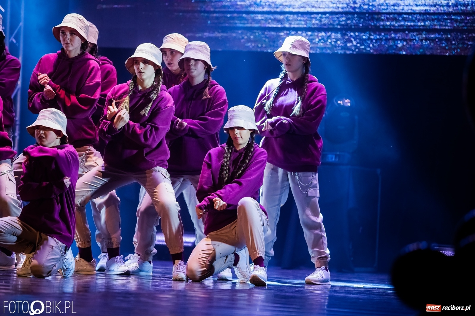 Zdjęcie w galerii na portalu naszraciborz.pl: Jubileuszowa gala zespołu tanecznego Skaza w Raciborskim Centrum Kultury wiadomości z regionu