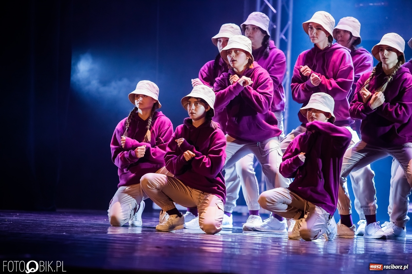 Zdjęcie w galerii na portalu naszraciborz.pl: Jubileuszowa gala zespołu tanecznego Skaza w Raciborskim Centrum Kultury wiadomości z regionu