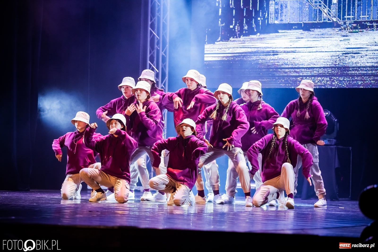 Zdjęcie w galerii na portalu naszraciborz.pl: Jubileuszowa gala zespołu tanecznego Skaza w Raciborskim Centrum Kultury wiadomości z regionu
