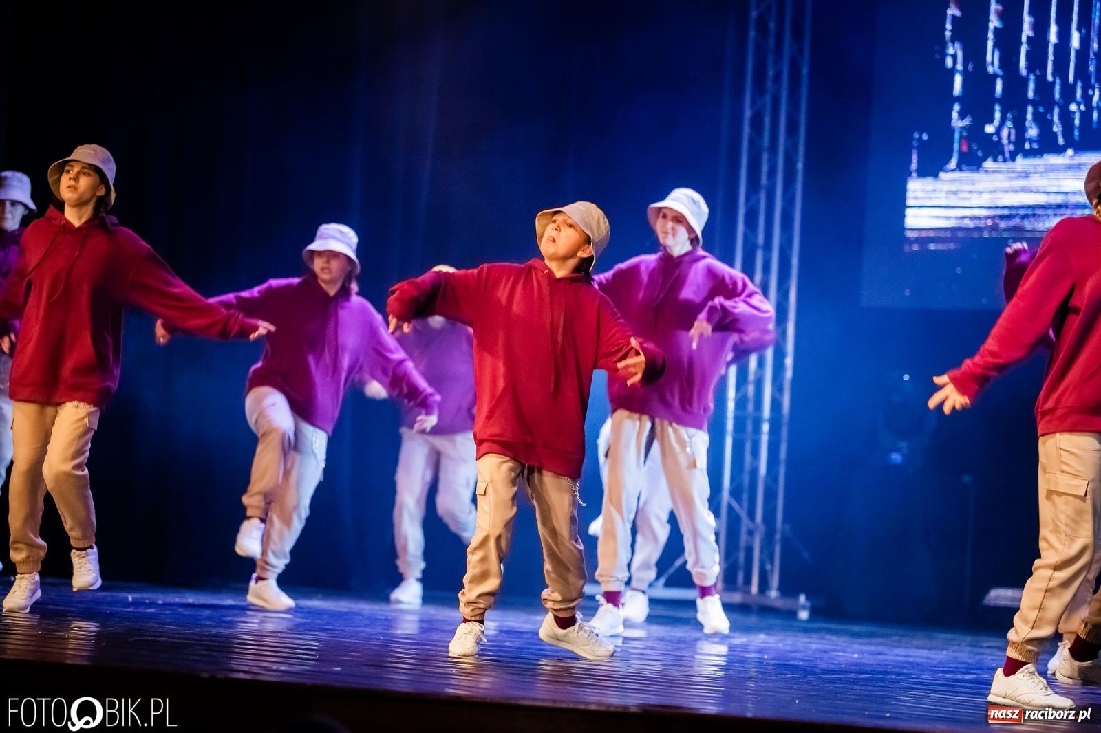 Zdjęcie w galerii na portalu naszraciborz.pl: Jubileuszowa gala zespołu tanecznego Skaza w Raciborskim Centrum Kultury wiadomości z regionu