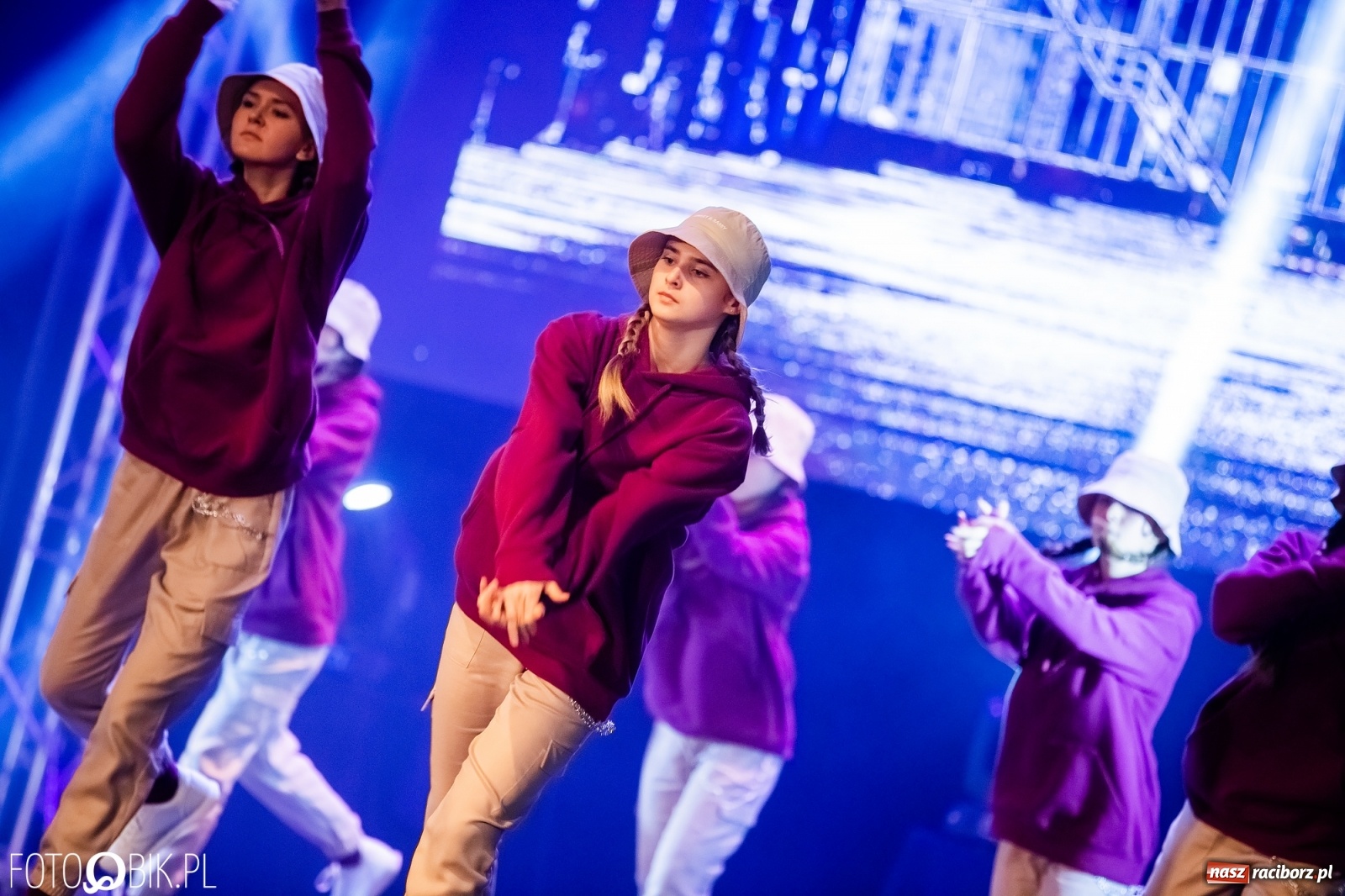 Zdjęcie w galerii na portalu naszraciborz.pl: Jubileuszowa gala zespołu tanecznego Skaza w Raciborskim Centrum Kultury wiadomości z regionu