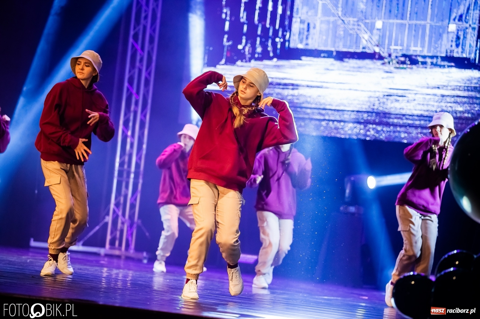 Zdjęcie w galerii na portalu naszraciborz.pl: Jubileuszowa gala zespołu tanecznego Skaza w Raciborskim Centrum Kultury wiadomości z regionu