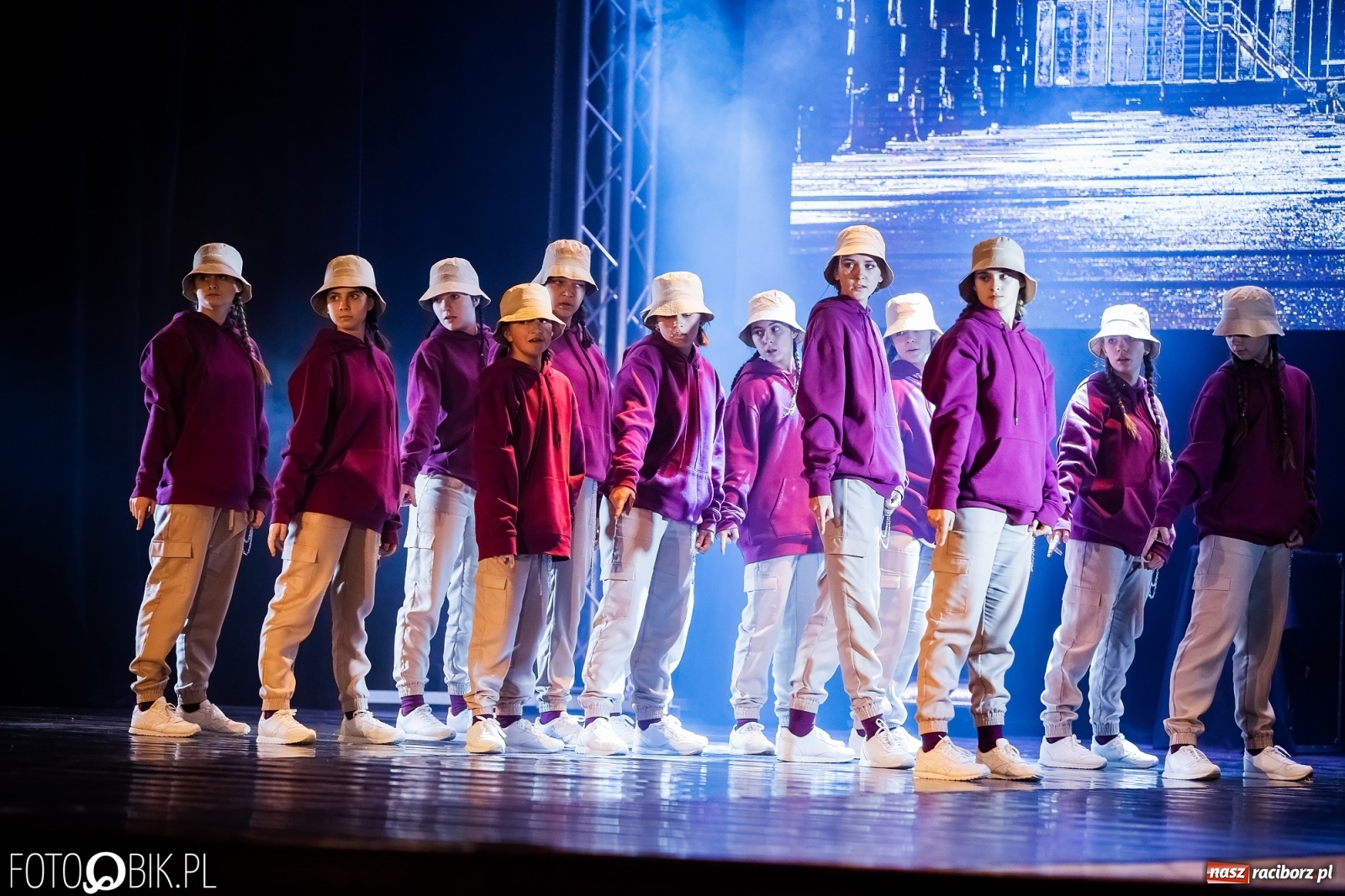 Zdjęcie w galerii na portalu naszraciborz.pl: Jubileuszowa gala zespołu tanecznego Skaza w Raciborskim Centrum Kultury wiadomości z regionu