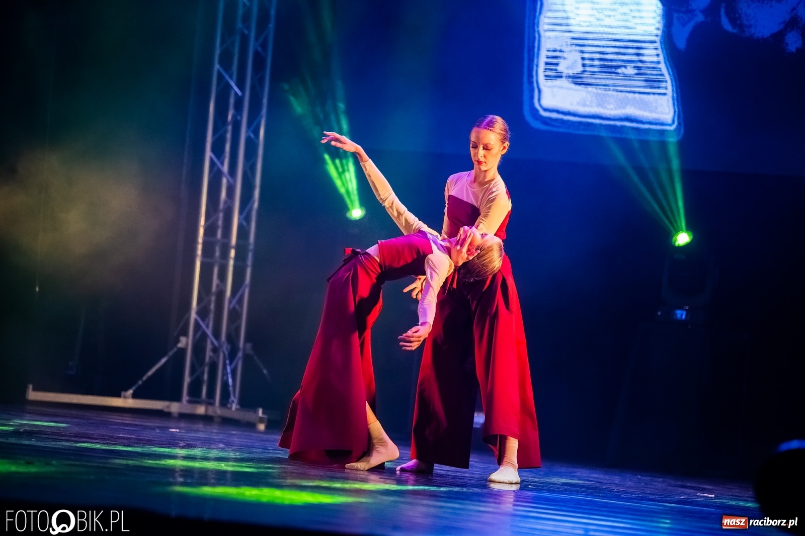 Zdjęcie w galerii na portalu naszraciborz.pl: Jubileuszowa gala zespołu tanecznego Skaza w Raciborskim Centrum Kultury wiadomości z regionu