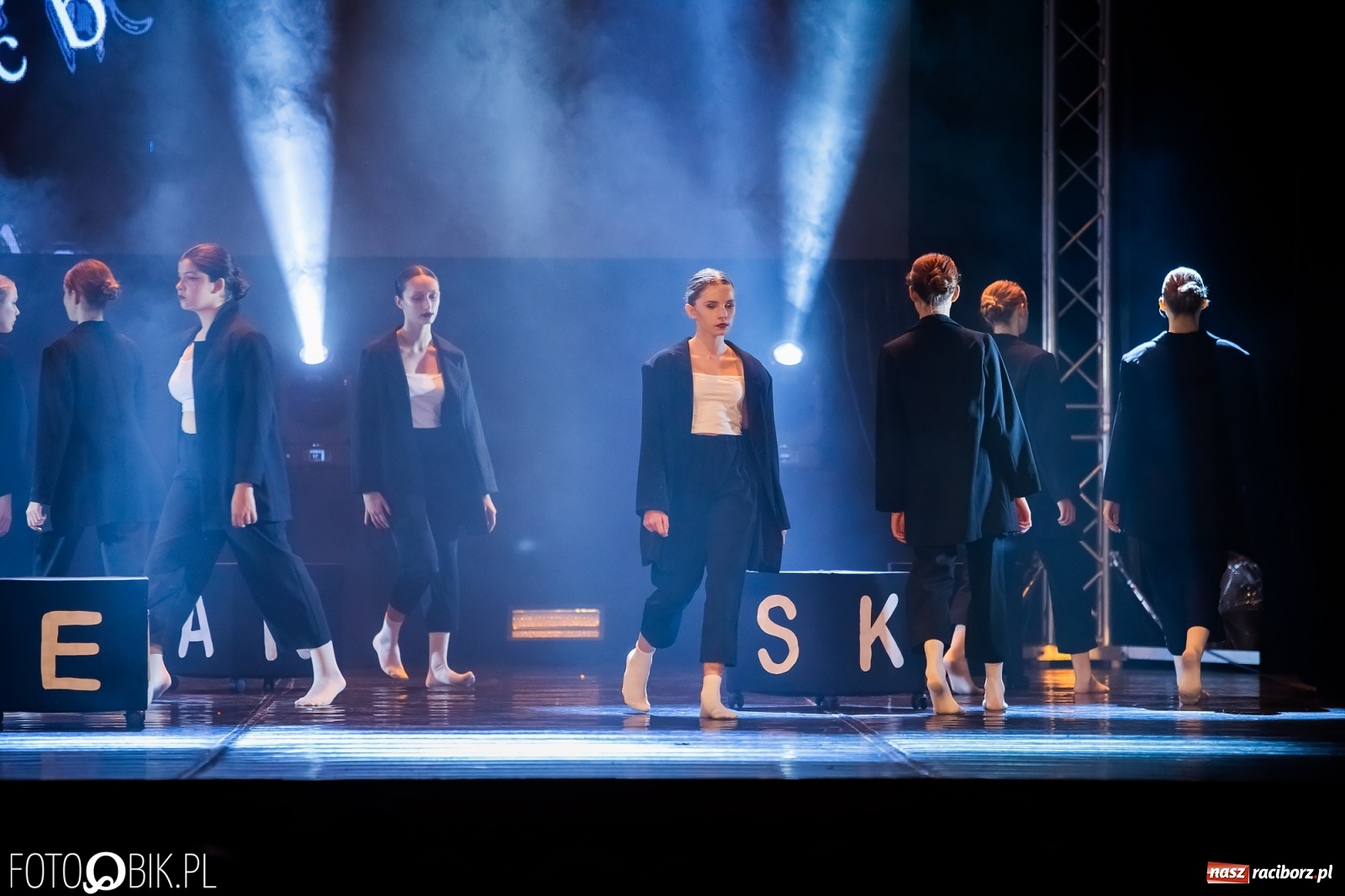 Zdjęcie w galerii na portalu naszraciborz.pl: Jubileuszowa gala zespołu tanecznego Skaza w Raciborskim Centrum Kultury wiadomości z regionu