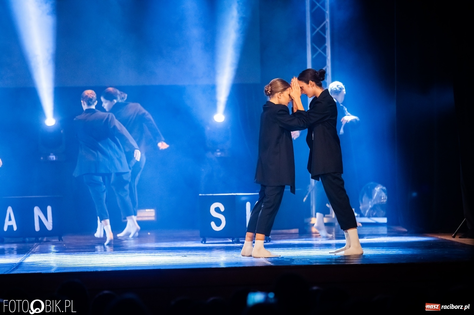 Zdjęcie w galerii na portalu naszraciborz.pl: Jubileuszowa gala zespołu tanecznego Skaza w Raciborskim Centrum Kultury wiadomości z regionu