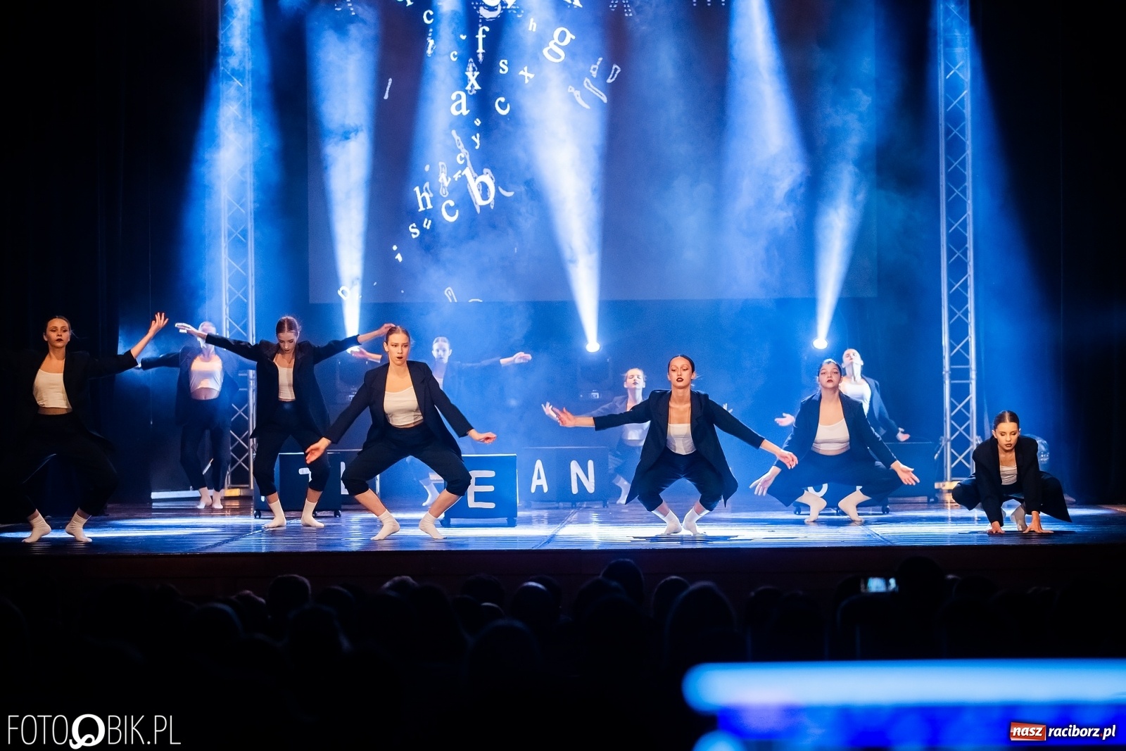 Zdjęcie w galerii na portalu naszraciborz.pl: Jubileuszowa gala zespołu tanecznego Skaza w Raciborskim Centrum Kultury wiadomości z regionu